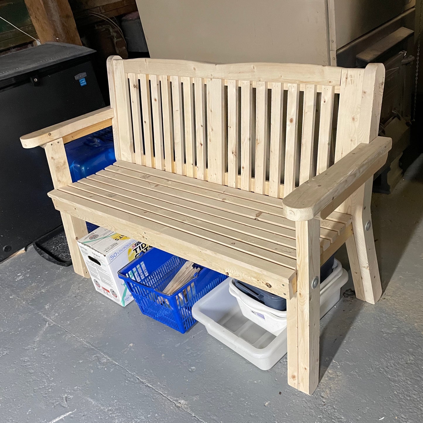 Completed bench built from out garden bench woodworking diy plan