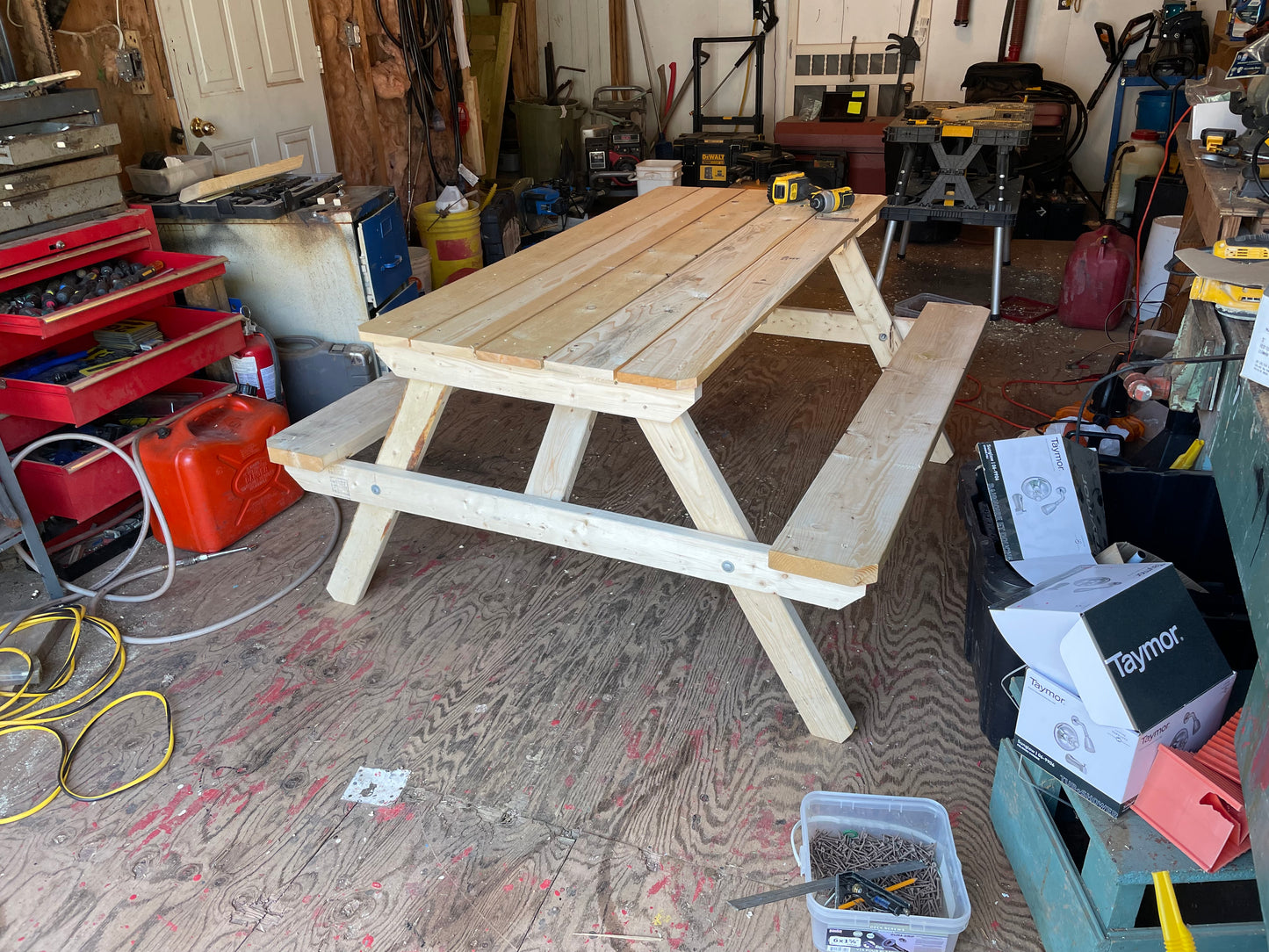 The Easy to Build Picnic Table  ( A great weekend picnic table project )